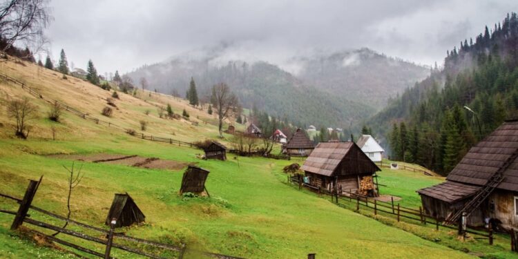 На Закарпатті похолодає на 8-10°: мешканцям радять готуватися до дощів та гроз –