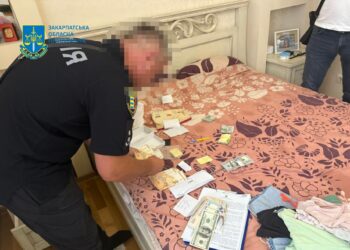 На Закарпатті викрито масштабну корупційну схему в лікарні, яка працювала на ухилянтів від мобілізації –