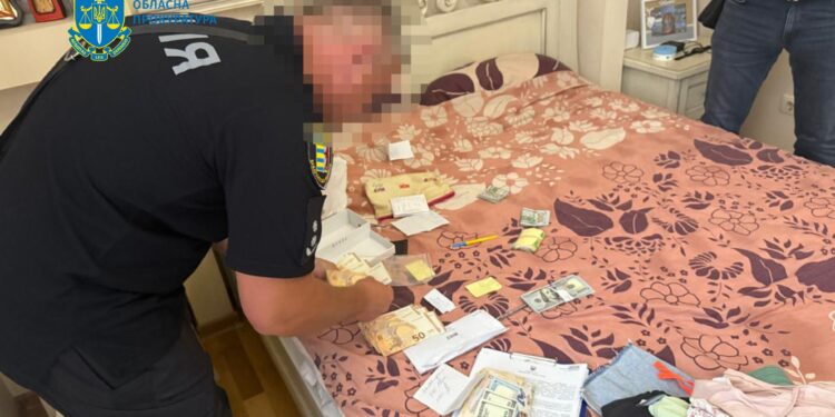 На Закарпатті викрито масштабну корупційну схему в лікарні, яка працювала на ухилянтів від мобілізації –