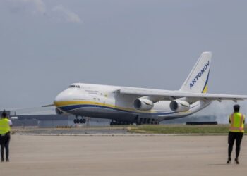 Над Київською областю бачили цивільний літак. Стало відомо, куди він летів