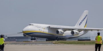 Над Київською областю бачили цивільний літак. Стало відомо, куди він летів