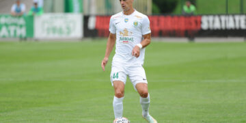 Наші профі. Трансфери: Саків знайшов новий клуб, кадрові зміни у наших першолігових представників – Спорт