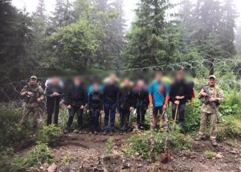 Нелегали мимоволі: чеські туристи випадково перетнули кордон України –