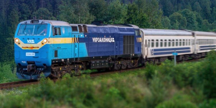 Новий денний поїзд з’єднає Закарпаття та Львівщину: тимчасові рейси та зупинки –