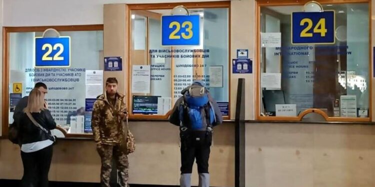 Обмеження на квитки обурило мережу. В “Укрзалізниці” розповіли, як тепер їхати тим, хто не має “Дії”