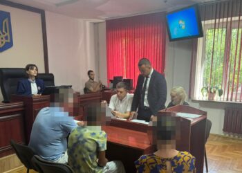 Підлітків, яких підозрюють у зґвалтуванні жінки у Мукачеві, взяли під варту (ФОТО)