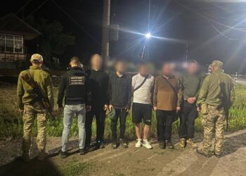 Поблизу кордону зі Словаччиною затримали організатора переправлення ухилянтів та чотирьох його “клієнтів” (ВІДЕО) –