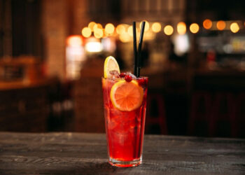 Подача коктейлів: що врахувати при виборі посуду для ресторану