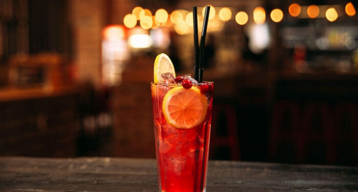 Подача коктейлів: що врахувати при виборі посуду для ресторану