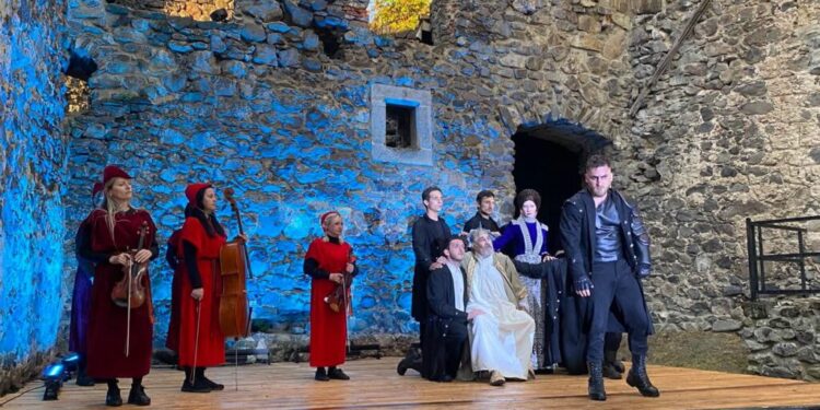 Шекспірівська трагедія серед середньовічних стін: незабутнє закриття сезону закарпатського театру в Невицькому замку (ФОТО) –