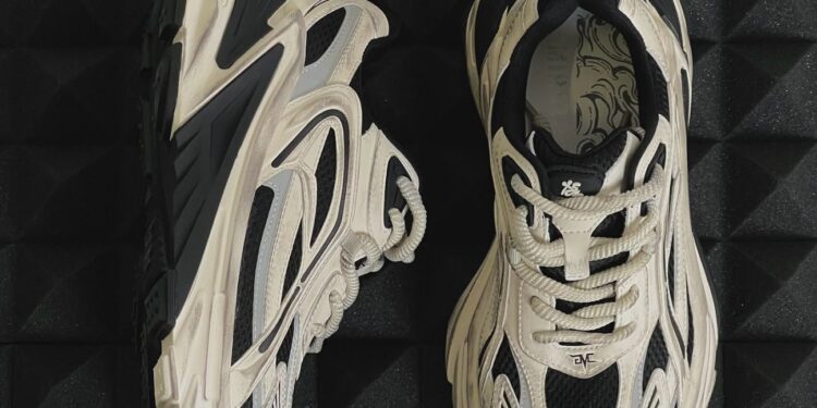 Стиль і комфорт: чому кросівки стали обов’язковим елементом жіночого гардероба