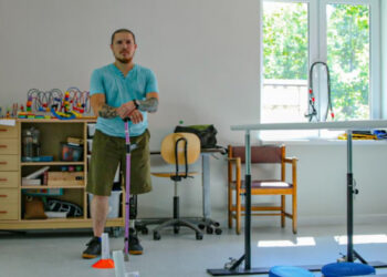 “Суспільство досі далеке від війни”: історія Василя Іванського, ветерана з Ужгорода, який втратив ногу, але не силу духу