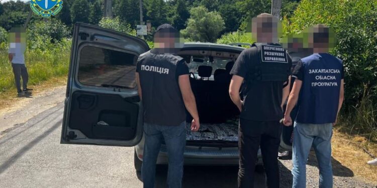 Тернополянину, який на Закарпатті переправляв “ухилянтів” до Угорщини за $12 тис., оголошено про підозру (ФОТО)