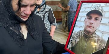 У Голубиному на Мукачівщині провели в останню дорогу полеглого Героя Андрія Лоскоріха (ФОТО)