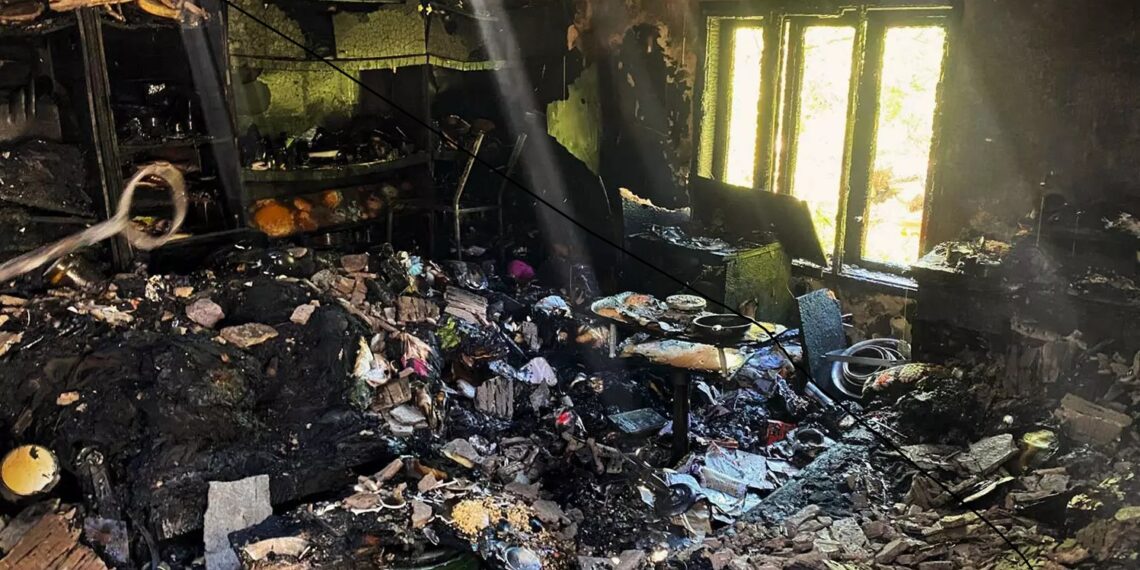 У Лавках Мукачівської громади через піч, залишену розпаленою для приготування їжі, згоріла надвірна споруда (ФОТО)