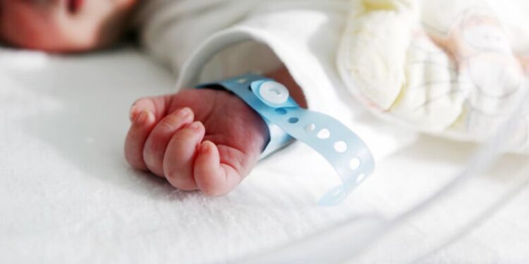 У Львові лікарі виходили немовля, яке народилося з вагою 600 г