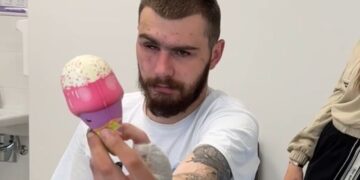 У Львові пораненому військовому провели унікальну операцію з пересаджування пальця з ноги на руку