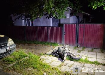 У Рахові двоє підлітків розбилися на мотоциклі: пасажир у реанімації (ФОТО)