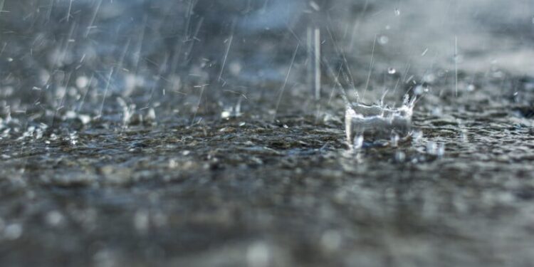 У семи областях України найближчим часом прогнозують грозу зі шквалами й градом – ДСНС