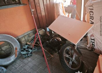 У Великих Лучках на Мукачівщині, влетівши в прибудову магазину на узбіччі, загинув мотоцикліст (ФОТО)