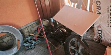 У Великих Лучках на Мукачівщині, влетівши в прибудову магазину на узбіччі, загинув мотоцикліст (ФОТО)