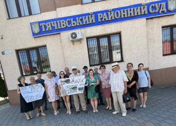 У зв'язку з неявкою забудовника, суд в Тячеві переніс на день розгляд справи по ГЕС в Калинах (ФОТО)