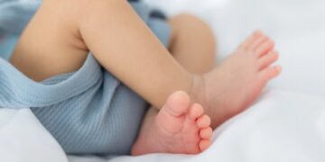 В Україні на одного новонародженого припадає троє померлих. Де народжують найбільше і найменше?