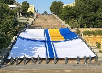 В Україні святкують День ВМС ЗСУ. В Одесі розгорнули найбільший прапор. Відео