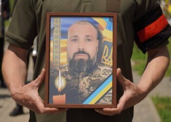 В Ужгороді провели в останню путь полеглого у війні Віктора Набожного (ФОТО)