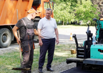 В Ужгороді відремонтували тротуари біля міського ліцею №8 та НВК «Первоцвіт»