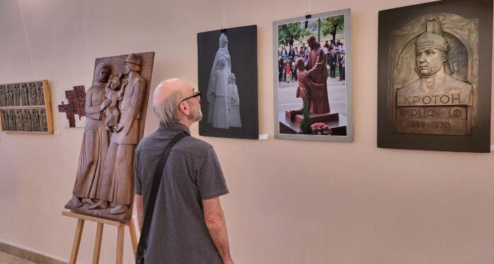 В ужгородському скансені відрили персональну виставку відомого закарпатського скульптора Василя Олашина
