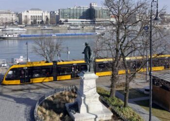 Закарпатці в Будапешті: безкоштовний проїзд у громадському транспорті продовжено до кінця 2025 року –