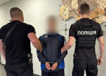 Затримано підпалювача церкви у Паладь-Комарівцях, який залишив на її фасаді провокативний напис (ФОТО)