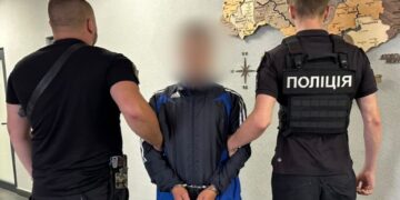 Затримано підпалювача церкви у Паладь-Комарівцях, який залишив на її фасаді провокативний напис (ФОТО)