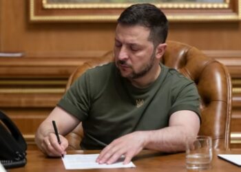 Зеленський підписав скандальний закон, який обмежує незалежність НАБУ і САП