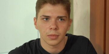 17-річний Єгор із Дніпра, який постраждав під час обстрілу РФ, пройшов курс реабілітації від Фонду Ріната Ахметова