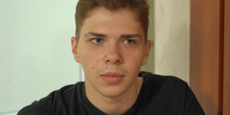 17-річний Єгор із Дніпра, який постраждав під час обстрілу РФ, пройшов курс реабілітації від Фонду Ріната Ахметова
