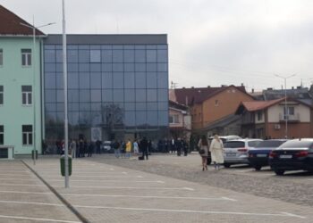 У Мукачеві визначили оператора платних паркувальних майданчиків — Закарпаття