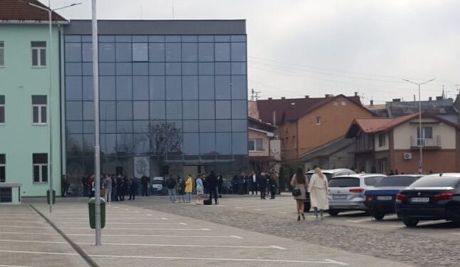 У Мукачеві визначили оператора платних паркувальних майданчиків — Закарпаття