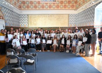 30 школярів Закарпаття стали призерами творчих змагань про Героїв та матерів (ФОТО) –