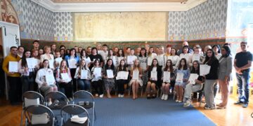 30 школярів Закарпаття стали призерами творчих змагань про Героїв та матерів (ФОТО) –