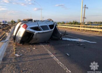 Авто перекинулось на дах: неповнолітній водій скоїв аварію — Закарпаття