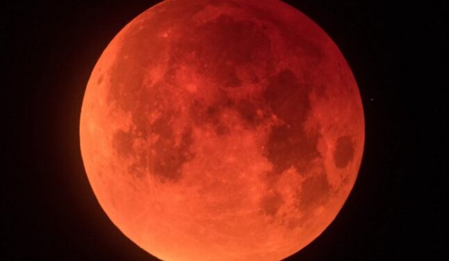 У вересні буде повне місячне затемнення: якого числа та о котрій годині — Закарпаття