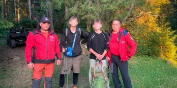 Хлопець почав панікувати: у Карпатах заблукали туристи — Закарпаття