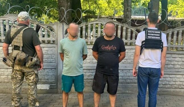 Двоє ужгородців у незвичний спосіб вирішили перетнути кордон — Закарпаття