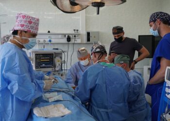 Американські хірурги оперують дітей у Закарпатській обласній лікарні (ФОТО)