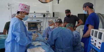 Американські хірурги оперують дітей у Закарпатській обласній лікарні (ФОТО)