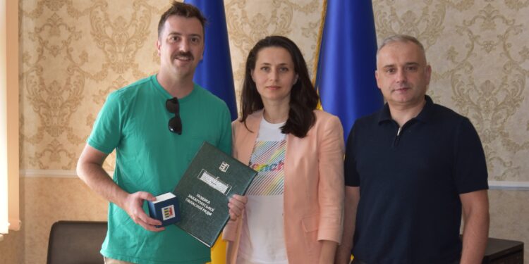 Американський волонтер Джосем Міллер відзначений нагородою на Закарпатті (ФОТО)