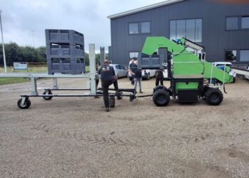 Електричний комбайн прискорює збирання слив  – Техніка