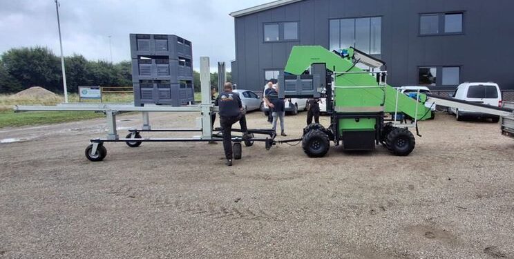 Електричний комбайн прискорює збирання слив – Техніка